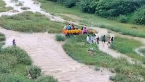 মন্ত্রীর নিজের এলাকায় শ্মশানে যাওয়ার নেই সেতু! বন্যায় ভেসে গেল শেষকৃত্যের মর্যাদা, চরম ক্ষোভ স্থানীয়দের