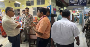 কলকাতার নামী স্কুলে বড় বিপত্তি! মিড-ডে মিলের খাবার খেতেই একসঙ্গে অসুস্থ ২৪ জন ছাত্রী, হাহাকার অভিভাবকদের!