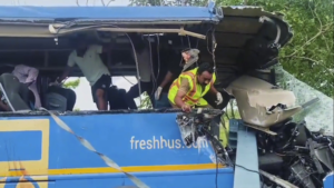 ভোর ৫টার ভয়াবহতা! কন্টেনার ট্রাকে বাসের সজোরে ধাক্কা, রক্তাক্ত রাজপথে মুহূর্তেই কেড়ে নিল ৬ প্রাণ