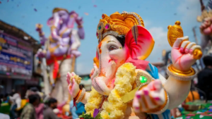 উৎসবের আগেই বড় বিপর্যয়! ২২ ফুটের বিশালাকার গণেশ মূর্তি ভেঙে মর্মান্তিক মৃত্যু ভক্তের