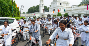 এক লক্ষ চল্লিশ হাজার ছাত্রীকে সাইকেল উপহার! শিক্ষায় নতুন বিপ্লব আনলেন দিল্লির মুখ্যমন্ত্রী?