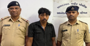 চার দিন আগে চাকরিতে যোগ, আবাসনের ছাদে তরুণীকে ধর্ষণ! সিকিউরিটি গার্ডের কাণ্ডে শিউরে উঠল শহর