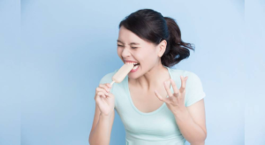 শুধু ঠান্ডা নয়, গরম খাবার খেলেও কি দাঁতে তীব্র ব্যথা ও শিরশির অনুভব হয়? জেনে নিন