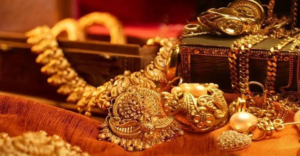 শ্রাবণের মাঝেই বড় চমক! কলকাতার বাজারে কমল কি সোনার দাম? জেনে নিন আজকের রেট