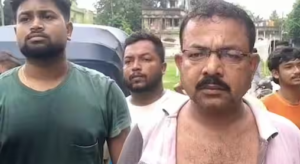 বারাসাতে অটোচালকদের তাণ্ডব, যাত্রীকে মারধরের প্রতিবাদে দীর্ঘক্ষণ বন্ধ পরিষেবা