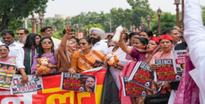 বিনা আলোচনায় ইতি বাদল অধিবেশনের! শেষ দিনেও লোকসভা-রাজ্যসভায় তীব্র সংঘর্ষ ও মুলতুবি
