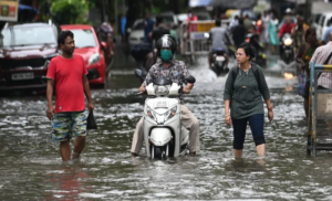সকাল থেকেই অঝোরে বৃষ্টিতে ভাসছে তিলোত্তমা! জলমগ্ন কলকাতার রাস্তা, চরম ভোগান্তির ছবি কোন কোন এলাকায়?
