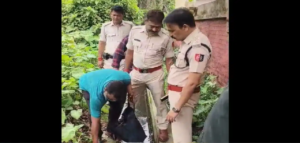 কাঁচরাপাড়ায় সুড়ঙ্গ কাটার ছক? বাড়ির সামনে খোলা নর্দমা থেকে উদ্ধার বিশাল অস্ত্রভাণ্ডার!