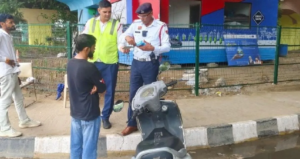এক স্কুটারের বিরুদ্ধে ৯৬টি চালান! ১০ লক্ষ টাকা জরিমানা শুনে আকাশ থেকে পড়ল পুলিশ!