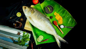 আসল ভেবে নকল ইলিশ খাচ্ছেন না তো? বাজারে যাওয়ার আগে জানুন ভয়ঙ্কর এই প্রতারণার সত্যি!