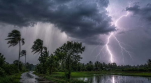 ঘূর্ণাবর্তের জোড়া ফলায় কাঁপবে দক্ষিণবঙ্গ! আজ কোন ৭ জেলায় ভারী বৃষ্টির চরম সতর্কতা?