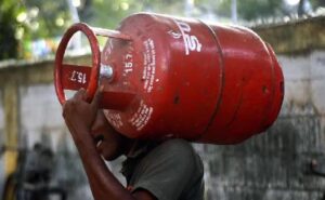 রান্নার গ্যাসের ঝামেলা দূর! অর্ডার দিলেই সঙ্গে সঙ্গে পৌঁছে যাবে LPG সিলিন্ডার