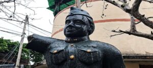 স্বাধীনতা দিবসের আগেই চরম উত্তেজনা! কে বা কারা ভাঙল নিউ আলিপুরের নেতাজি মূর্তি?