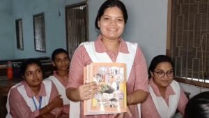 সরকারি স্কুলের খাতার এ বার গেরুয়া, নতুন খাতায় কার ছবি দেখে খুশি পড়ুয়ারা?