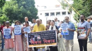 মমতার গাড়িতে হামলার পরই বড় দলবদল? ঋতব্রত শিবির ছাড়লেন তিন বিধায়ক!