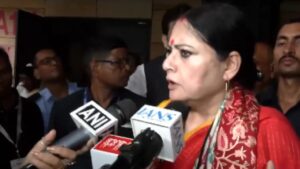 “কে বলে দেবে কখন বেরোব, কখন ঢুকব, কী পরব?”-১৪ অগাস্ট ‘রাত দখলে’র ডাক দিলেন মন্ত্রী অগ্নিমিত্রা
