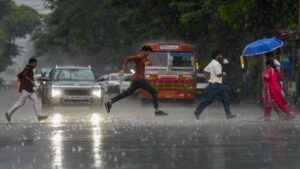 ৯ অগাস্ট থেকে আবহাওয়ায় বড় বদল! সপ্তাহান্তে বৃষ্টি কি কমবে, নাকি বাড়বে দুর্যোগ?