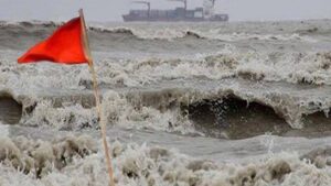 রেড অ্যালার্ট জারি একাধিক জেলায়! আগামী ২৪ ঘণ্টায় কোন কোন এলাকায় বইবে দুর্যোগের মেঘ?