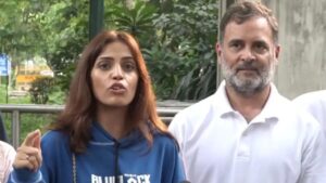 ‘আমাকে হেনস্থা করা হচ্ছে!’-ভ্যান আটকে ২০জন কে বাঁচানো ভাইরাল রিয়ার বিস্ফোরক অভিযোগ