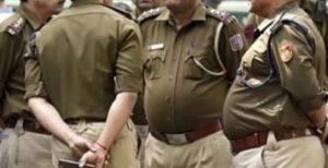 ছাত্রকে বকা দেওয়ায় তুলকালাম! স্কুলে ঢুকে শিক্ষকের ওপর বেল্ট নিয়ে চড়াও অভিভাবক