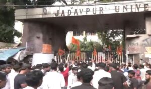 যাদবপুরে ‘টুকরে টুকরে গ্যাং’ মন্তব্য! মুখ্যমন্ত্রীকে তীব্র আক্রমণ করে খোলা চিঠি দুই বাম ছাত্র সংগঠনের