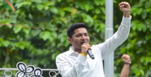 বুদ্ধদেবের ‘আমরা ২৩৫, ওরা ৩০’ মনে করিয়ে শুভেন্দুকে কড়া খোঁচা অভিষেকের! রাজনীতিতে তুফান