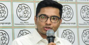 কলকাতা হাইকোর্টে ধাক্কা খেয়ে সরাসরি সুপ্রিম কোর্টে অভিষেক! চোখের চিকিৎসার জন্য বিদেশ যাওয়া নিয়ে বড় মোড়