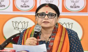 ‘রাস্তায় গাড়ি পার্কিং করলে এবার কড়া ফাইন!’ সল্টলেকবাসীকে স্পষ্ট হুঁশিয়ারি দিলেন অগ্নিমিত্রা পাল