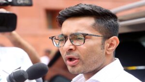‘স্পিকার পদক্ষেপ না করলে সুপ্রিম কোর্টে যাব!’ দলত্যাগী সাংসদদের ভবিষ্যৎ নিয়ে দিল্লিতে চরম হুংকার অভিষেকের