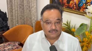 ‘নেতাজিকে নিয়ে আবেগ আহত হলে পার্টি ভাববে!’ অনন্ত মহারাজ কাণ্ডে মুখ খুলে কী বার্তা দিলেন শমীক ভট্টাচার্য?