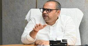 ৬৫০ কোটির দুর্নীতি নাকি বিরাট চাল? স্বাস্থ্য সচিবকে ১৭ আগস্টের চরম আল্টিমেটাম দিলেন মন্ত্রী!