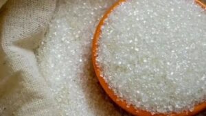 চিনির দাম এক লাফে ৫৫ টাকা! ইথানল উৎপাদনই কি আসল কারণ? মুখ খুলল কেন্দ্র