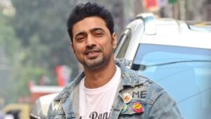 লাদাখ থেকে হঠাৎ কোন ‘বোমা’ ফাটানোর ঘোষণা দেবের? অভিনেতার নতুন লুক দেখে ঘুম উড়েছে ভক্তদের!