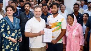 আট ঘণ্টা ধরনায় বসলেন রাহুল! পেলেট কাণ্ডে শেষ পর্যন্ত কোন ধারায় এফআইআর করল দিল্লি পুলিশ?