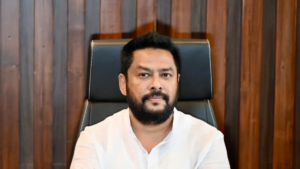 একই কেলেঙ্কারিতে দুইবার মন্ত্রিত্ব গেল! কর্ণাটকের কোন হেভিওয়েট নেতার পদত্যাগে তোলপাড় রাজ্য রাজনীতি?