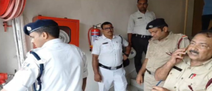 অগ্নিনিরাপত্তা না মানলে কড়া শাস্তি! হাওড়ার ৩৭টি হোটেলকে নোটিস দিয়ে সিল করার হুঁশিয়ারি দমকলের।
