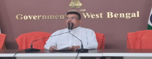 মুখ্যমন্ত্রী শহরের রাস্তা সারার বৈঠকে ব্যস্ত, এদিকে গ্রামে অ্যাম্বুলেন্স ঢোকে না! খাটিয়ায় রোগী টানার ছবি দেখলে বুক কেঁপে উঠবে!