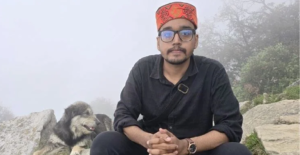 কবিতায় কোন শব্দের ব্যবহার নিয়ে সোশ্যাল মিডিয়ায় ঝড়? প্রতিবাদে গর্জে উঠে কী সাফাই গাইলেন তরুণ কবি?