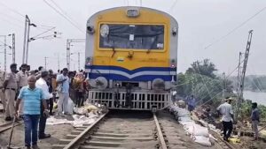 ৬০ ঘণ্টা যুদ্ধের পর সচল ট্র্যাক, উত্তরবঙ্গগামী যাত্রীদের জন্য জানুন কোন ট্রেনগুলি ঘুরপথে চলছে