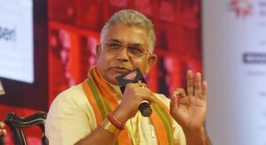 ‘আমি মাছ ছাড়া কিছু খাই না!’ দুর্গাপুজোয় আমিষ ভোজন নিয়ে সাফ কথা দিলীপ ঘোষের