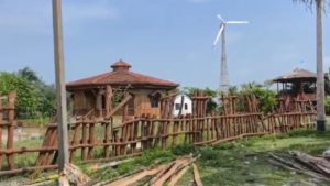 নদী ভাঙনের পর এবার মারণ কোপ সমুদ্রের! গঙ্গাসাগরের সেই বিখ্যাত কাঠের বাংলো চোখের সামনেই হল তছনছ