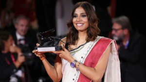 ভেনিষে বাজিমাত বাঙালি কন্যার! ৮৩তম আন্তর্জাতিক চলচ্চিত্র উৎসবে সেরা ছবির পুরস্কার জিতে ইতিহাস অনুপর্ণার!