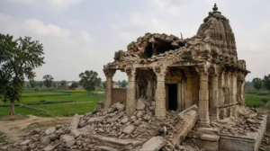 পাকিস্তানে গুঁড়িয়ে দেওয়া হলো ১২৫ বছরের প্রাচীন হিন্দু মন্দির! মাদ্রাসার জন্য জমি দখলের বিস্ফোরক অভিযোগে উত্তাল শোরগোল