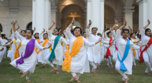 গুরুর স্বপ্নপূরণে ডোনা গাঙ্গুলির মেগা আয়োজন! শতবর্ষে কেলুচরণ মহাপাত্রকে শ্রদ্ধা জানাতে কলকাতার বুকে চাঁদের হাট