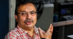 দলবদলের গুঞ্জনের মাঝে কুণাল-চন্দ্রিমার ব্যক্তিগত আক্রমণ! অনুগামীদের তপ্ত মন্তব্যে অস্বস্তিতে ঘাসফুল শিবির?