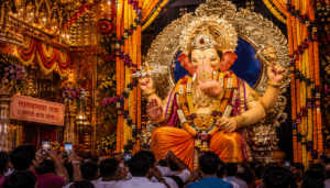মুম্বাইয়ে শুরু মহারাষ্ট্রের সবচেয়ে বড় মহোৎসব! প্রথম দিনেই লালবাগচা রাজার দরবারে উপচে পড়ল রেকর্ড ভিড়