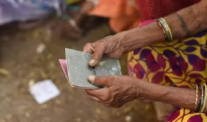 রাজ্যে বাতিল হতে চলেছে ১ কোটিরও বেশি রেশন কার্ড! আপনার কার্ডটি নিরাপদ তো? জেনে নিন সরকারের বিরাট সিদ্ধান্ত!