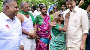 পর্দার নায়ক থেকে একেবারে বাস্তবের ‘মসিহা’! বৃদ্ধার সঙ্গে এ কী কাণ্ড ঘটালেন সি জোসেফ বিজয়?