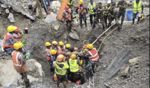 ২৫০ ঘণ্টা পর টানেলে প্রাণের স্পন্দন! অবিশ্বাস্য উপায়ে জীবিত উদ্ধার দুই মেকানিক্যাল কর্মী!