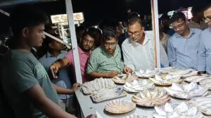সি-ফুডের নামে বিষ খাচ্ছেন না তো? বকখালির রেস্তোরাঁগুলিতে হানা দিয়ে উদ্ধার পচা মাছ-মাংস
